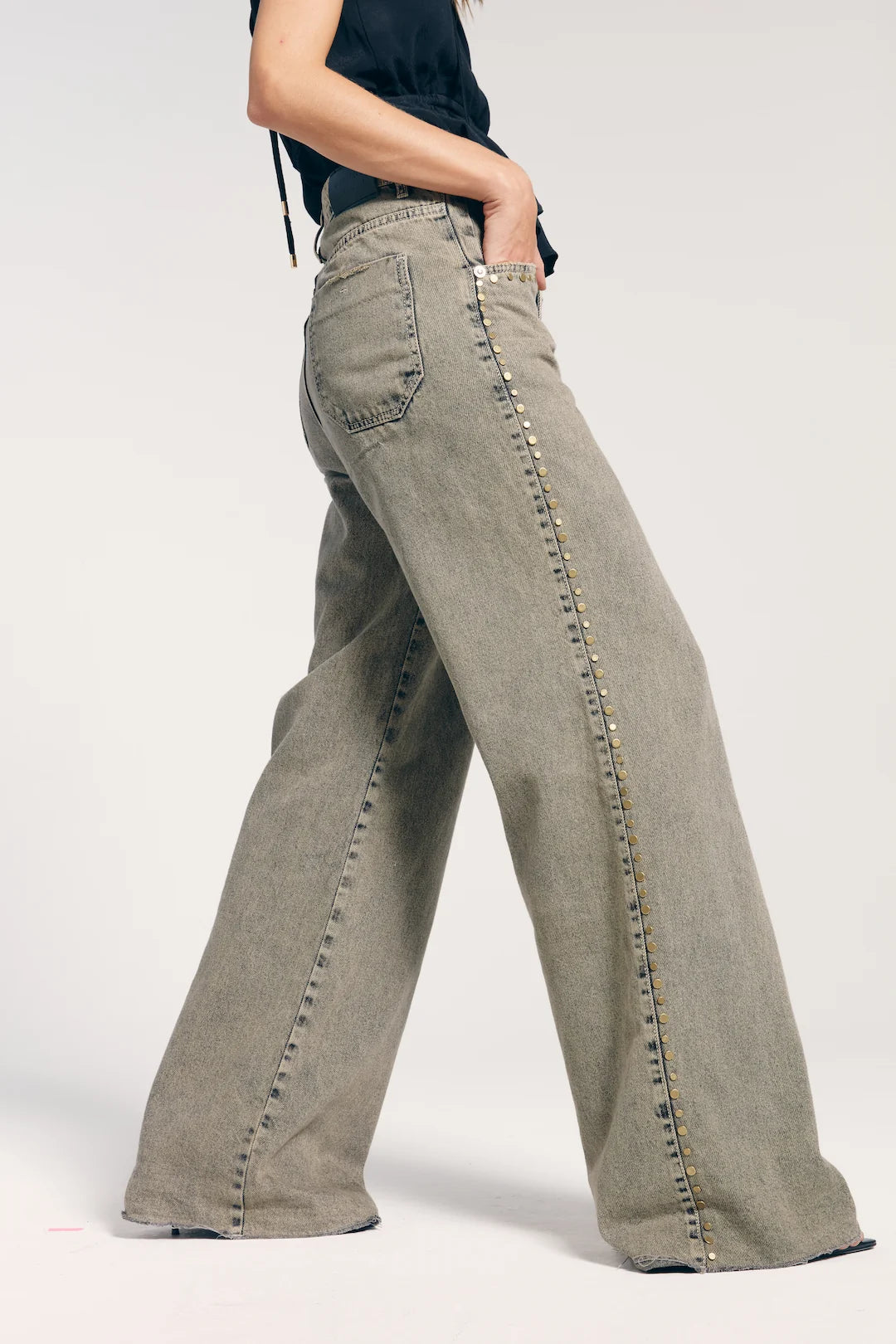 Calça Jeans Tachas Laterais Moss - Bonne Soirée