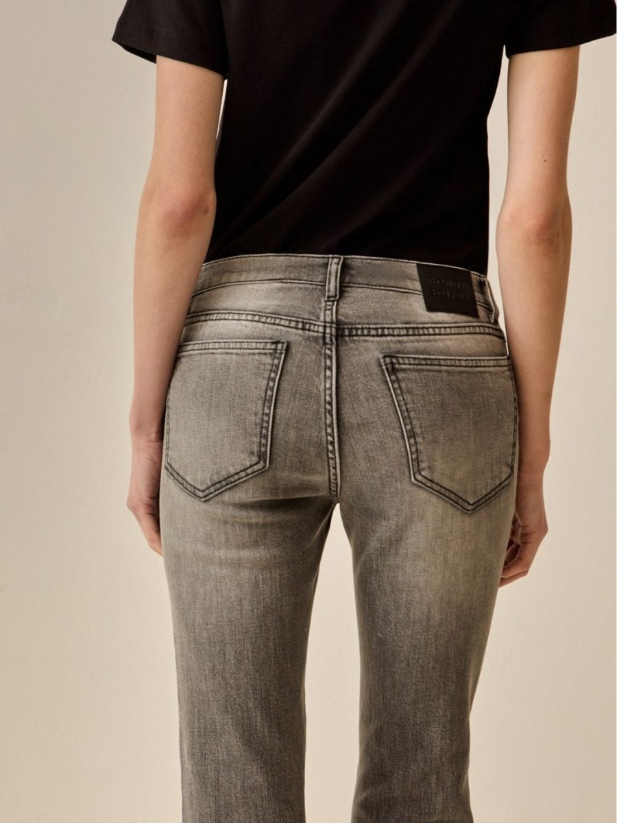 Calça Jeans Flare Lexie Cintura Baixa Cinza - I26 - Bonne Soirée