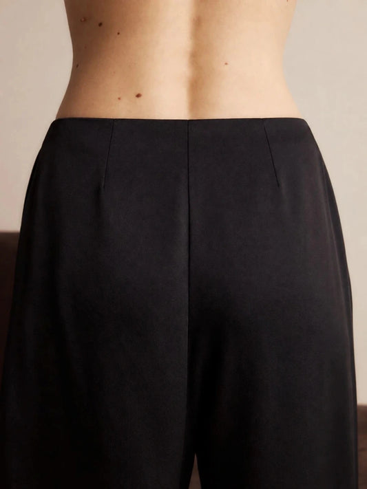 Calça Cenoura Ella Crepe Preto - Bonne Soirée