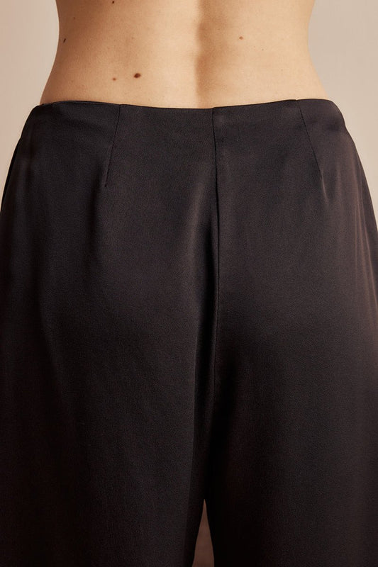 Calça Cenoura Ella Crepe Preto