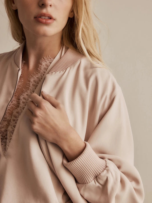 Jaqueta Bomber Lola Crepe Rosa Chá - Bonne Soirée