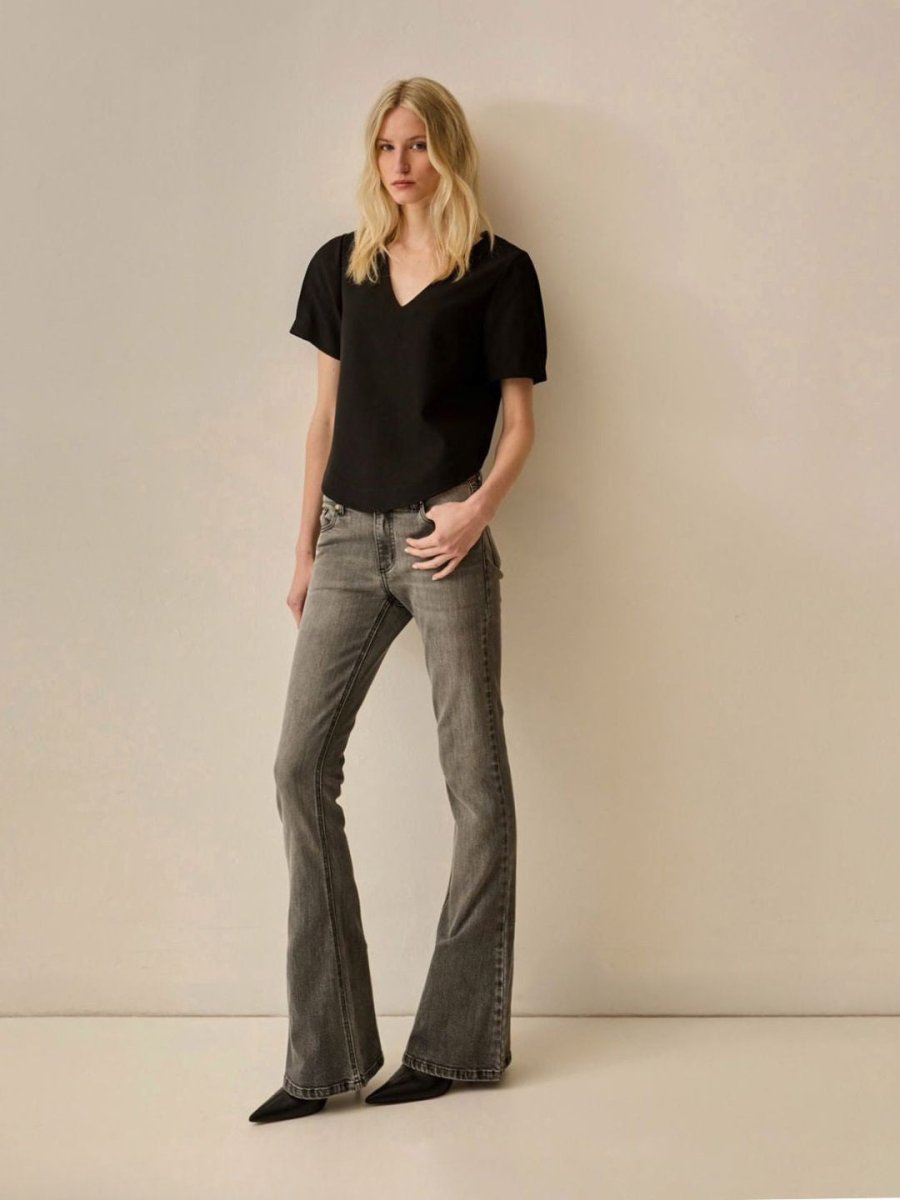 Calça Jeans Flare Lexie Cintura Baixa Cinza - I26 - Bonne Soirée