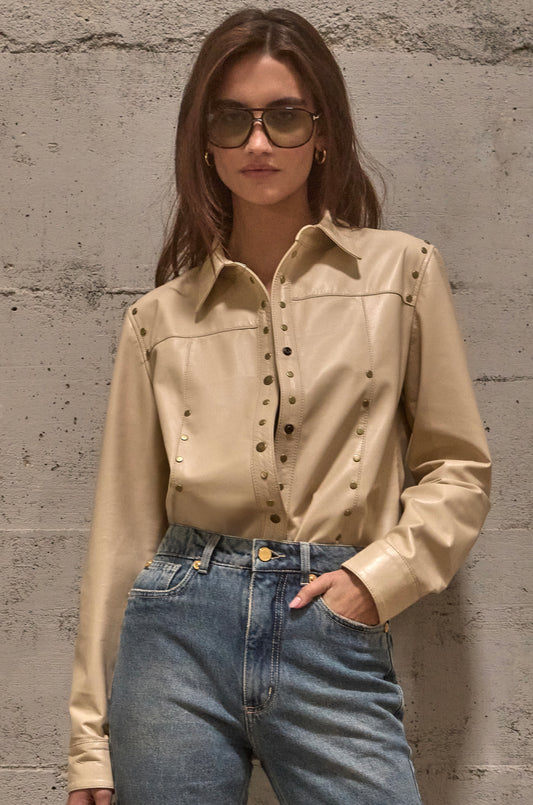 Jaqueta Vivienne Tachas Couro Bege